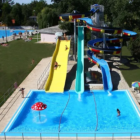 Chatova Osada Family Thermalpark Inclusiv 帕廷斯