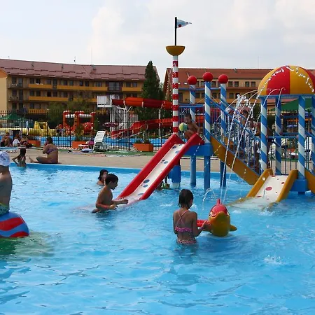 假日公园 Chatova Osada Family Thermalpark Inclusiv 2*