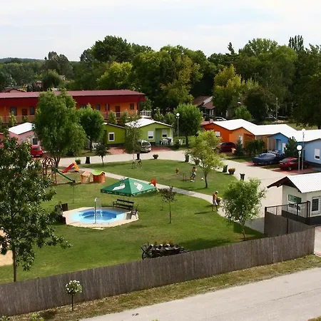 Chatova Osada Family Thermalpark Inclusiv פארק נופש